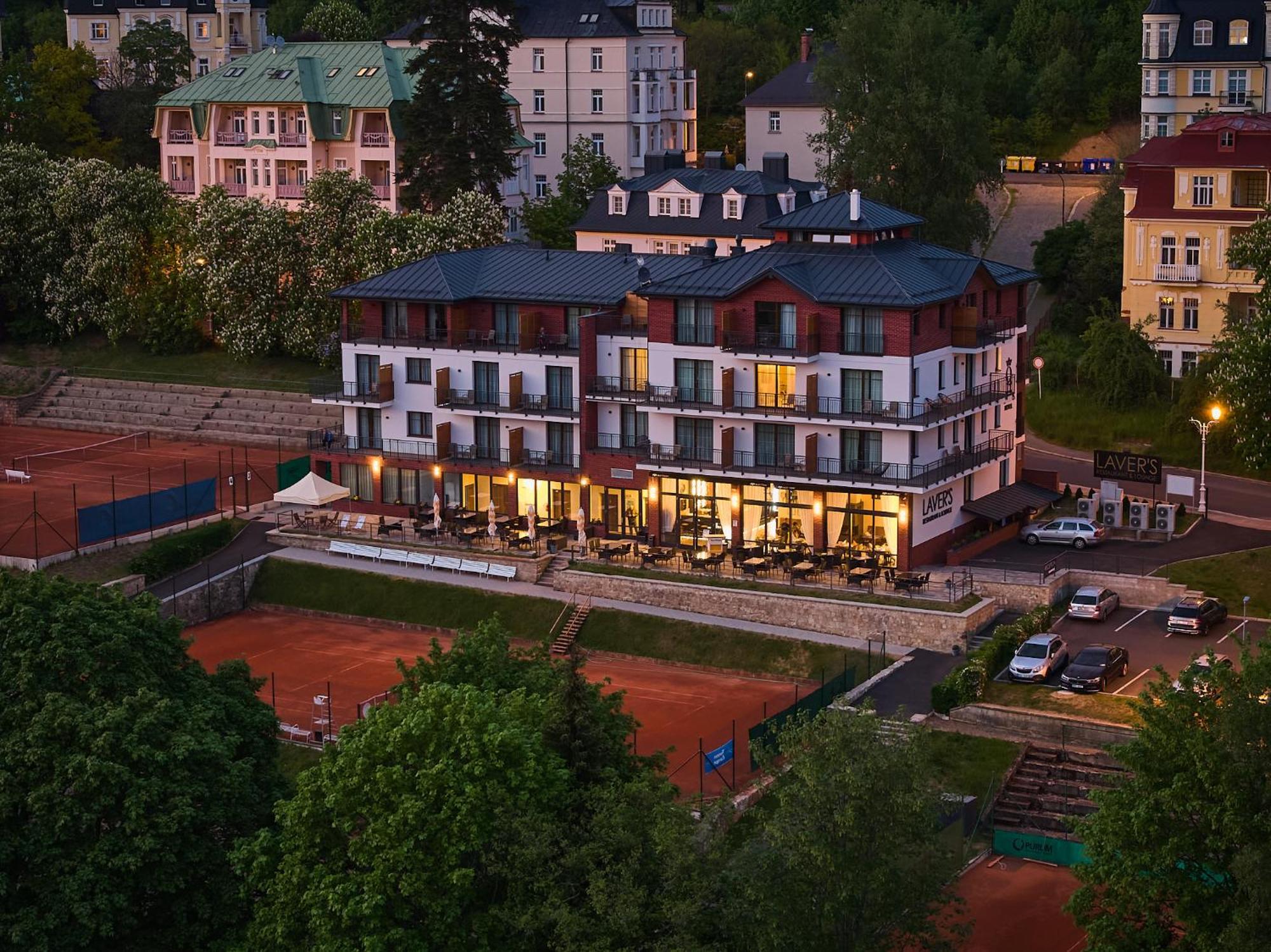 Wellness Hotel Queens มาเรียอานซเกลาซนี ภายนอก รูปภาพ